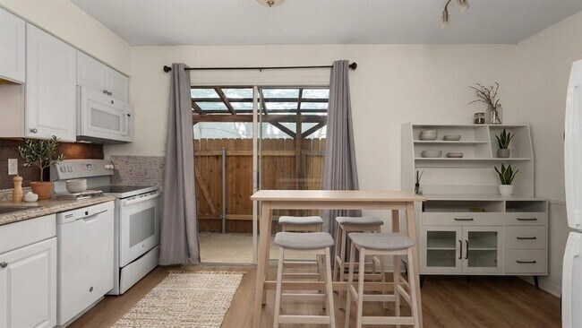 Building Photo - 7409 Shadow Hill Dr