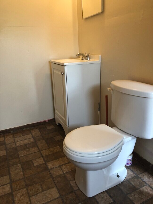 Building Photo - Cleveland Heights 1 bedroom 3rd Floor