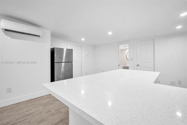 Building Photo - 2372 NW 34th St