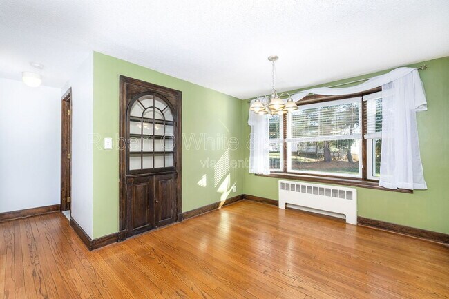 Building Photo - 42 Valley View Ln