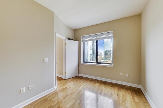 Building Photo - 1322 S Prairie Ave