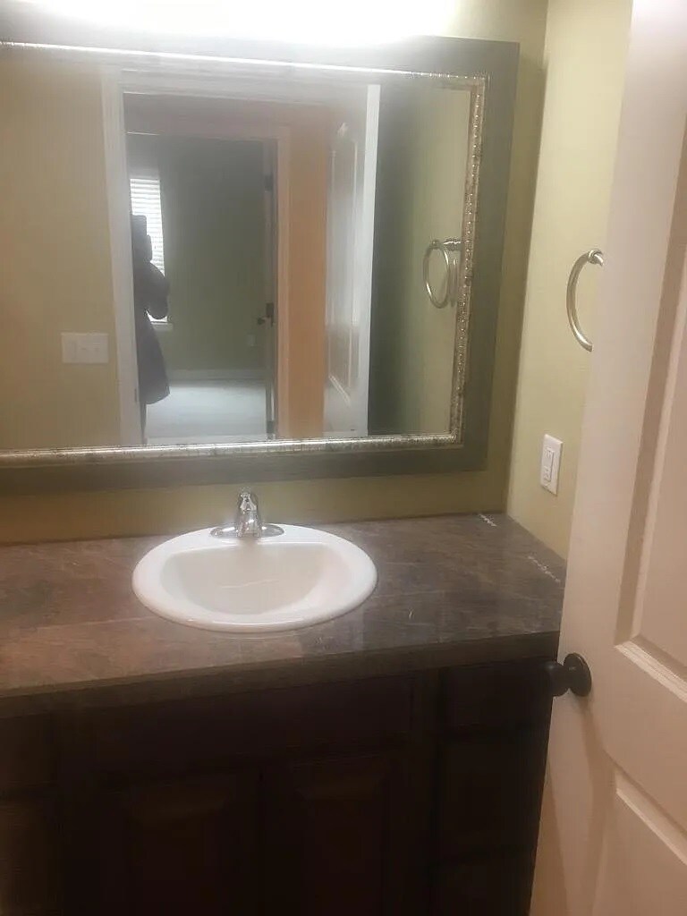 Building Photo - 200 S Elm St