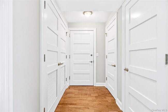 Building Photo - 225 Stanley Ave