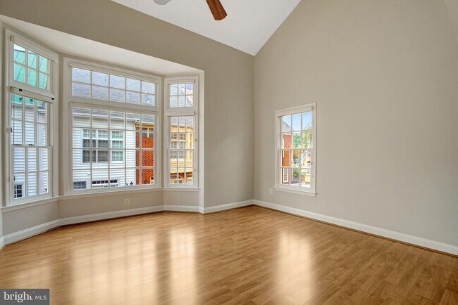 Building Photo - 1210 Roundhouse Ln