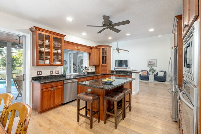 Building Photo - 3842 SW St Lucie Ln
