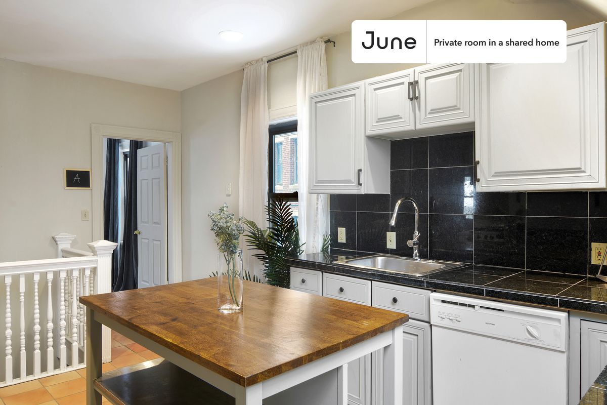 Building Photo - Room in Shared 6 bed/2 bath home in Brighton