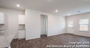 Building Photo - 149 Middle Grn Lp
