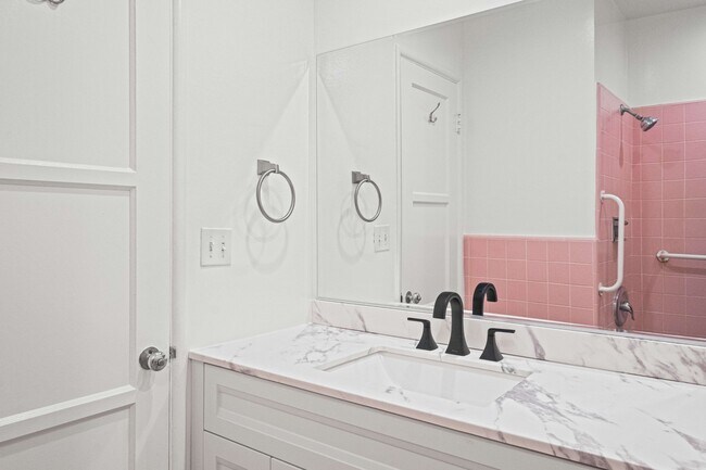 Building Photo - 13218 Lake St