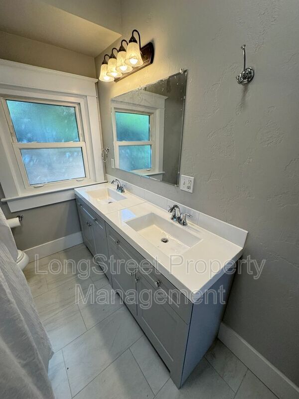 Building Photo - 129 NW 11th St