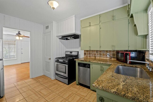 Building Photo - 301 E 34th St