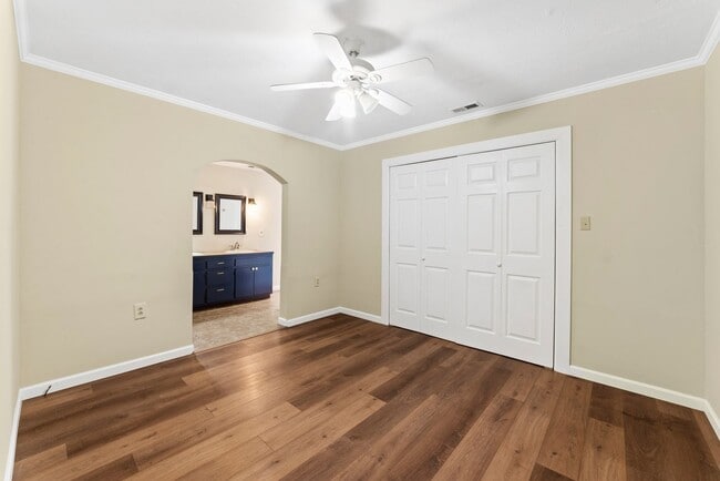 Building Photo - 104 Bernhurst Rd