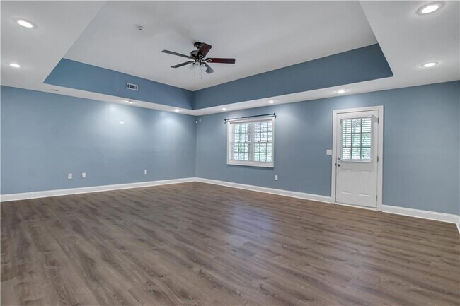 Building Photo - 3345 Regent Pl SW