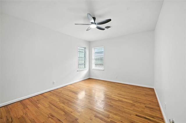 Building Photo - 304 N Bonham Dr