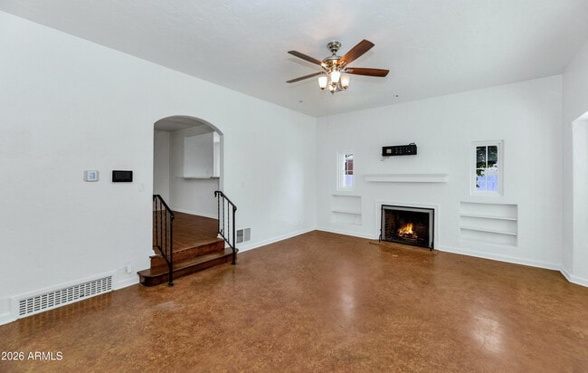 Building Photo - 114 W Windsor Ave