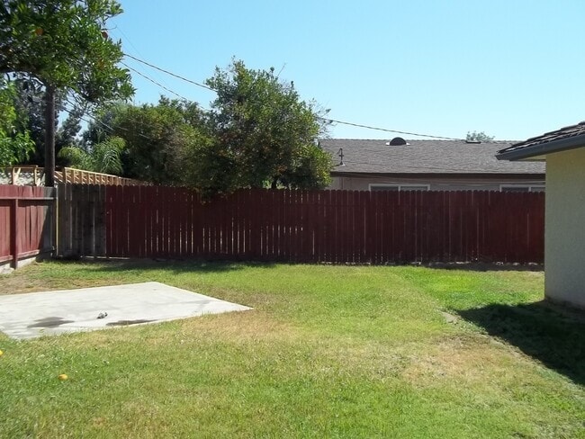 Building Photo - Nice and updated 3 bedroom home offering n...