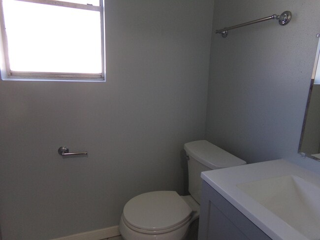 Building Photo - 221 Austin St