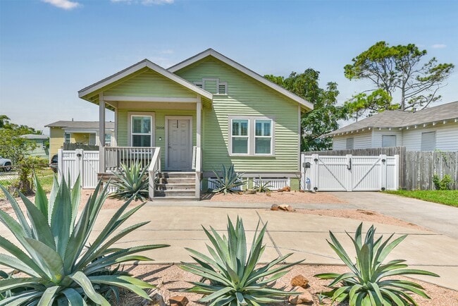 Primary Photo - 5008 Avenue O 1/2