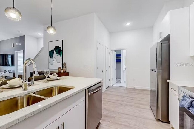 Building Photo - 609 Trikomo Dr