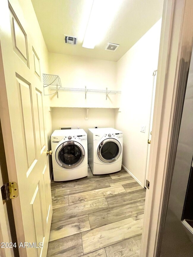 Building Photo - 3464 E Thornton Ave