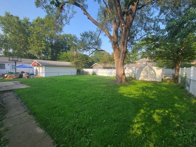 Building Photo - 118 Fairlane Dr
