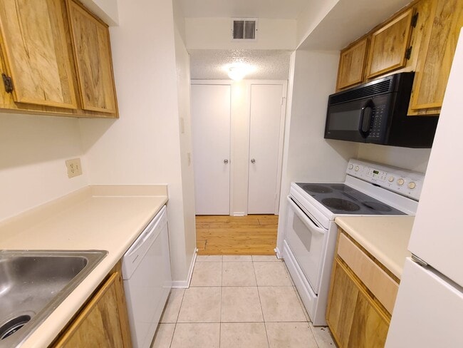 Building Photo - 4034 Dream Oak Pl