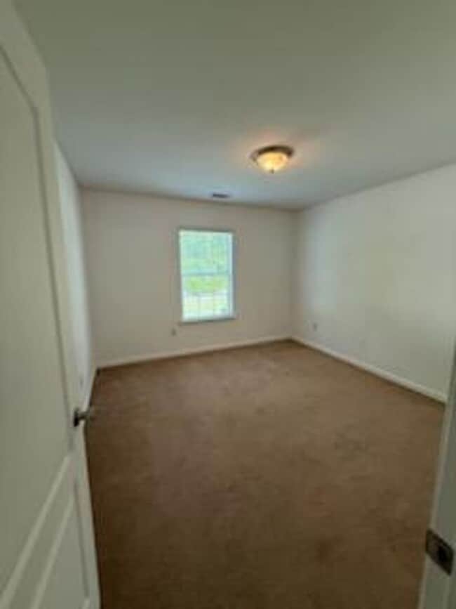 Building Photo - Convenient Southside Bungalo