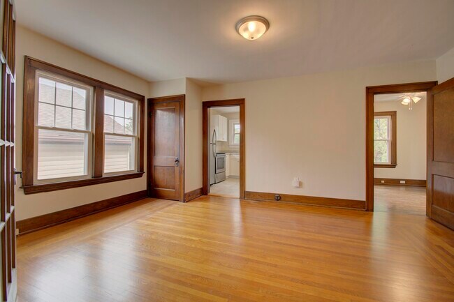 Building Photo - 1026 Altavia Ave