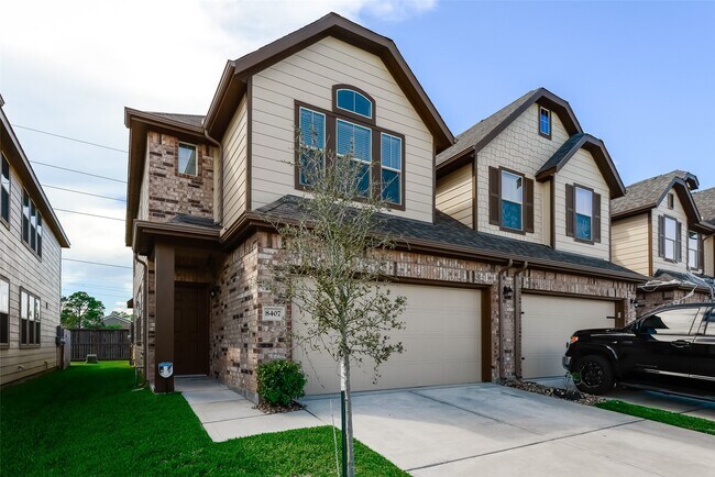 Primary Photo - 8407 Hawthorn Vly Ln