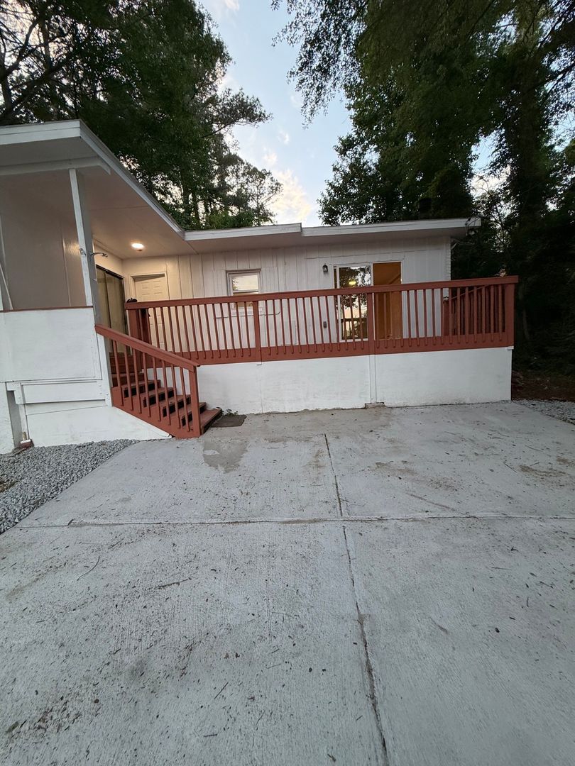 Building Photo - 967 Lake Dr