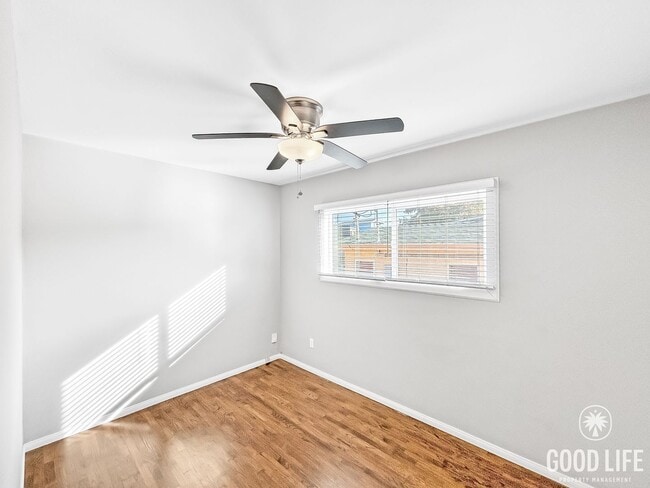 Building Photo - Beautiful 2BD/1BA W/ Large Backyard and Re...