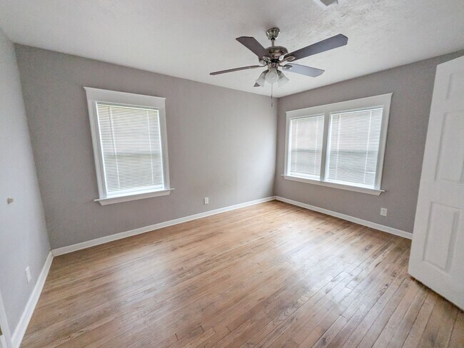 Building Photo - 310 Camellia Ave