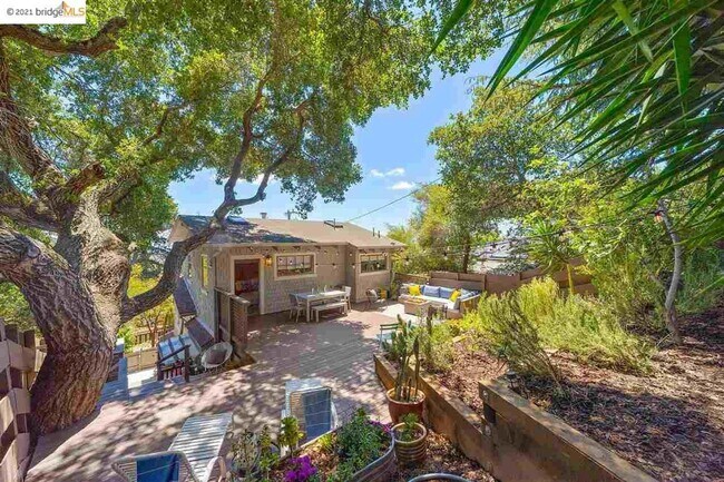 Building Photo - Beautiful Lincoln Heights Retreat W/ Chef’s Kitchen & Expansive Deck