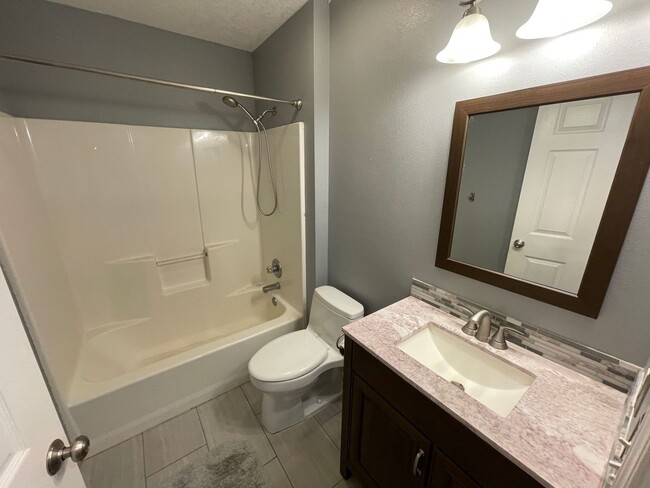 Building Photo - 8562 Vehlin Ct