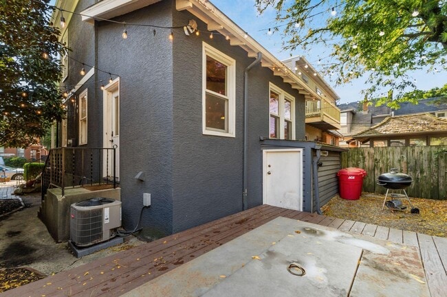 Building Photo - 745 Mohawk St