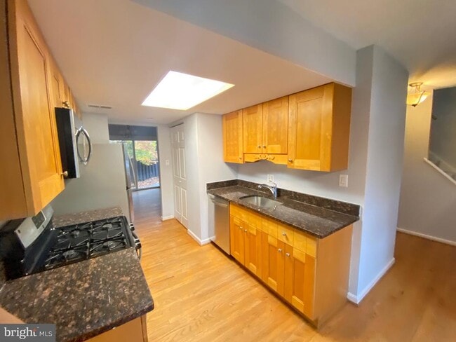 Building Photo - 9244 Sprucewood Rd