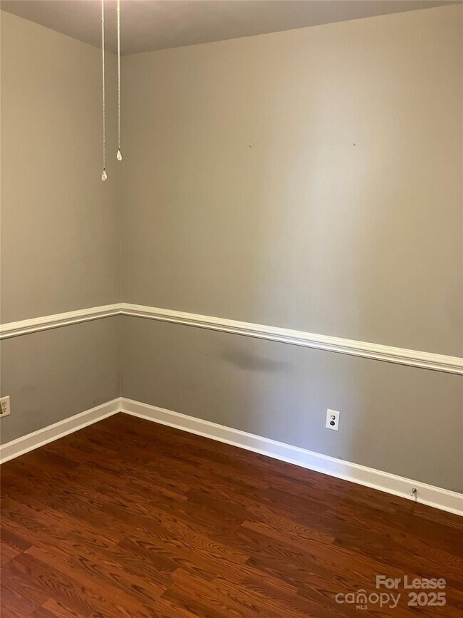 Building Photo - 8532 Westmoreland Lake Dr