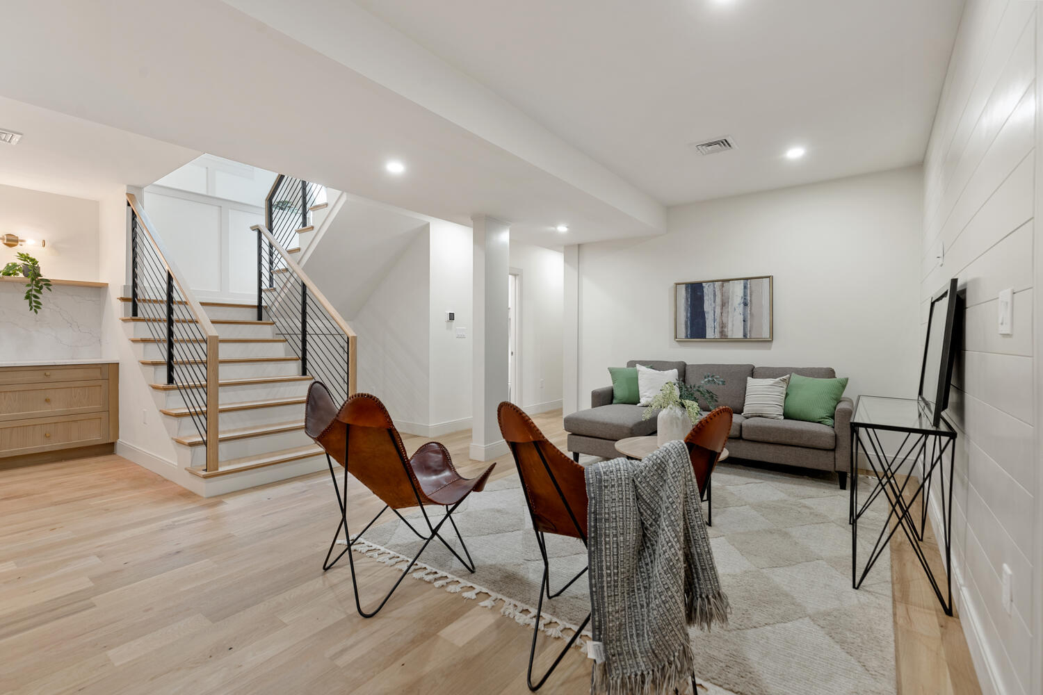 Building Photo - 8 Holly Ave