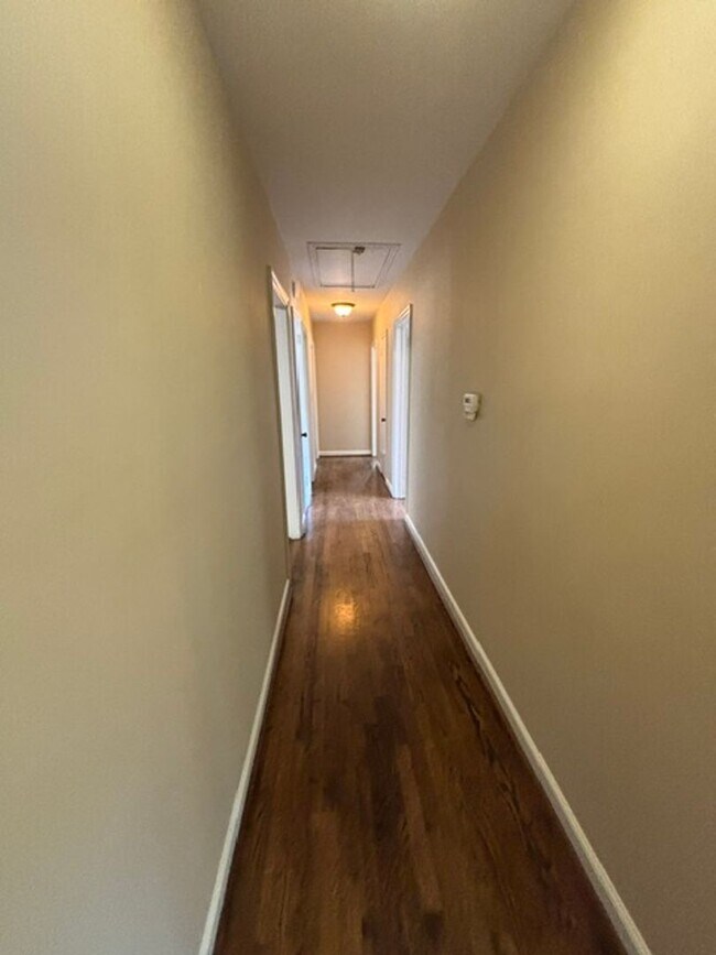 Building Photo - 1531 Iris Dr