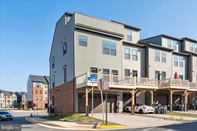 Building Photo - 14032 Sunrise Valley Dr