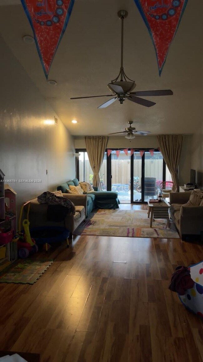 Building Photo - 7509 SW 26th Ct