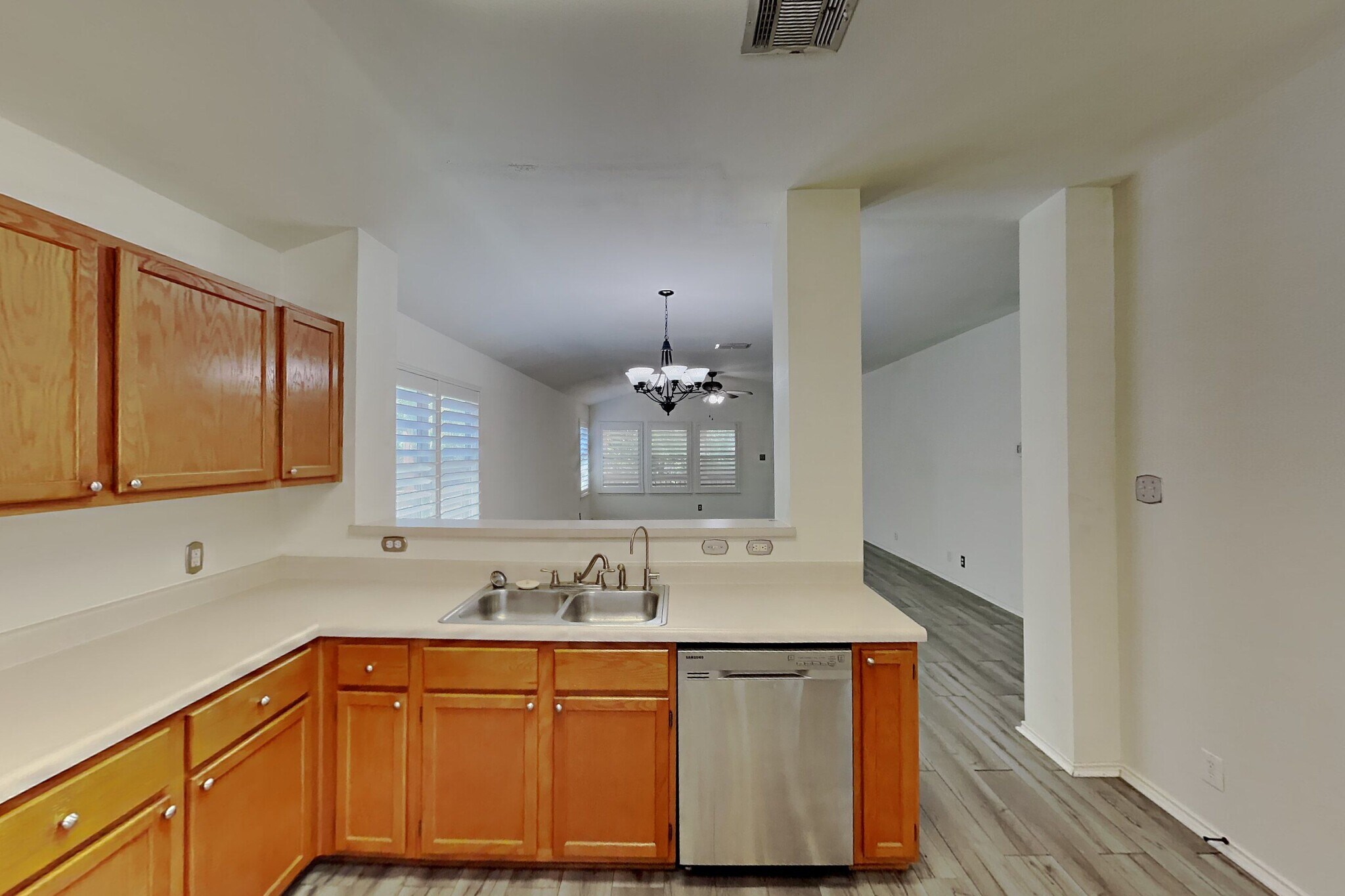 Building Photo - 4611 Echo Lake Dr