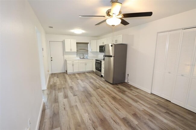 Building Photo - 918 S Scenic Hwy