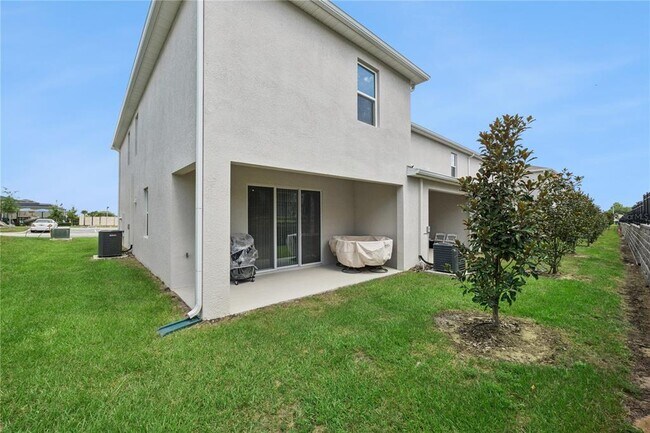 Building Photo - 2076 Monteverde Ave