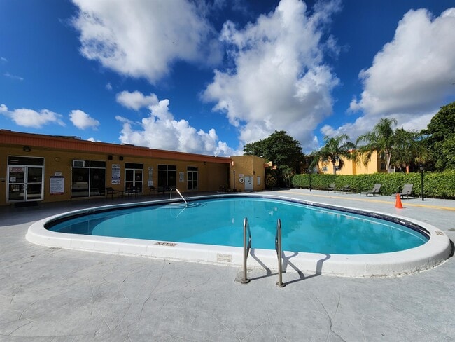 Building Photo - 4304 NW 9th Ave