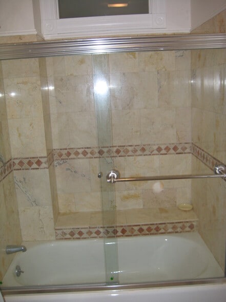 Bathroom 2 - 71 Putnam Ave