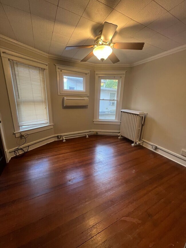 Building Photo - 810 W Edwards St