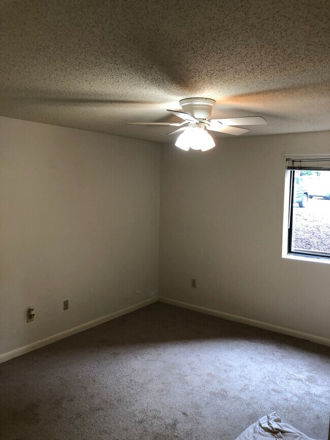Building Photo - Great 1BR/1BA Condo in Turtle Creek