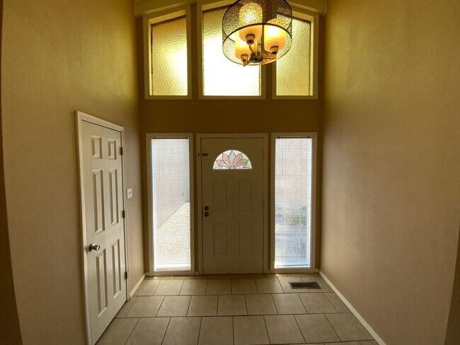 Building Photo - 3 Bedroom Single Story Home Available Near...