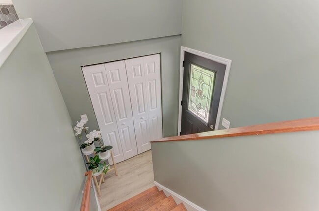 Building Photo - 1549 Revere Cir