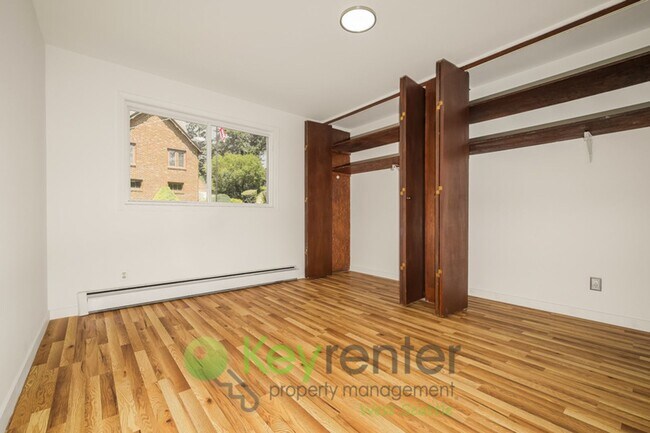 Building Photo - 15433 22nd Ave SW